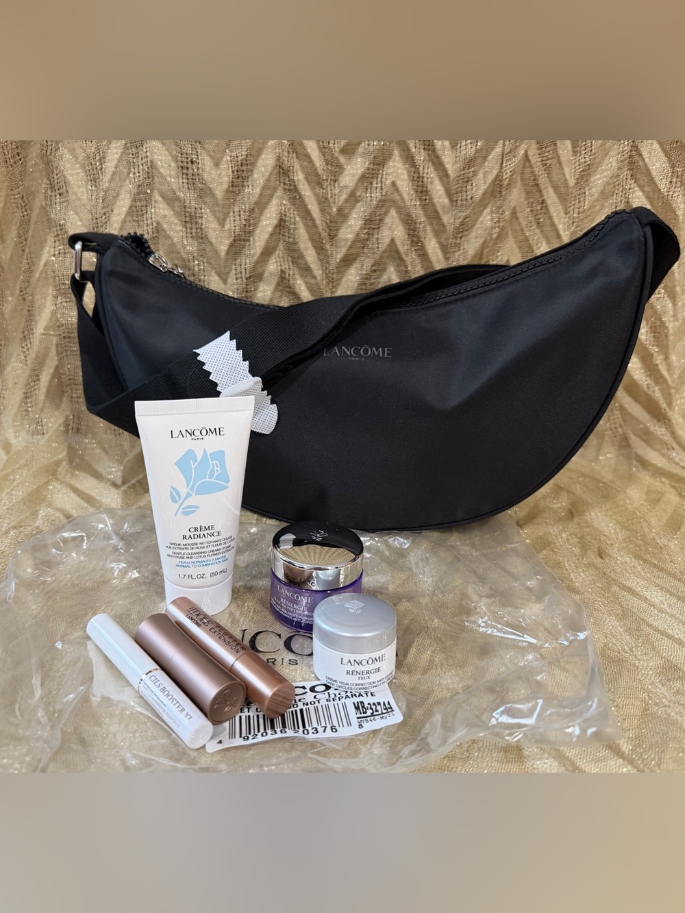 Lancôme Black nylon handbag with 6 Skincare products NWT